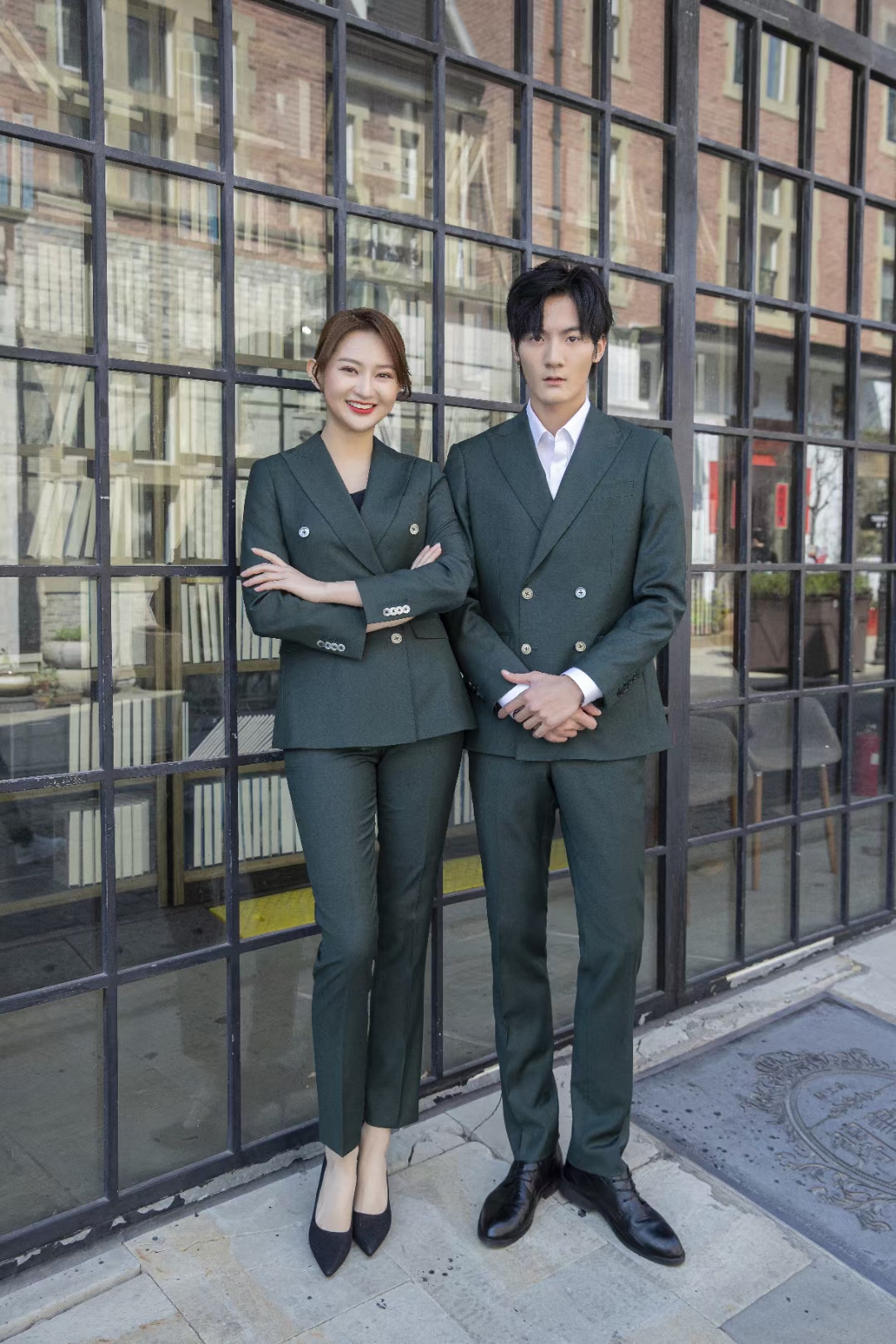 湖南掌尚服飾有限公司_衡陽職業(yè)制服時尚西服設計生產(chǎn)銷售