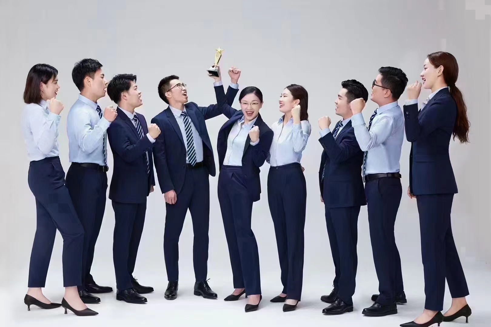 湖南掌尚服飾有限公司_衡陽(yáng)職業(yè)制服時(shí)尚西服設(shè)計(jì)生產(chǎn)銷(xiāo)售 湖南掌尚服飾有限公司_衡陽(yáng)職業(yè)制服時(shí)尚西服設(shè)計(jì)生產(chǎn)銷(xiāo)售